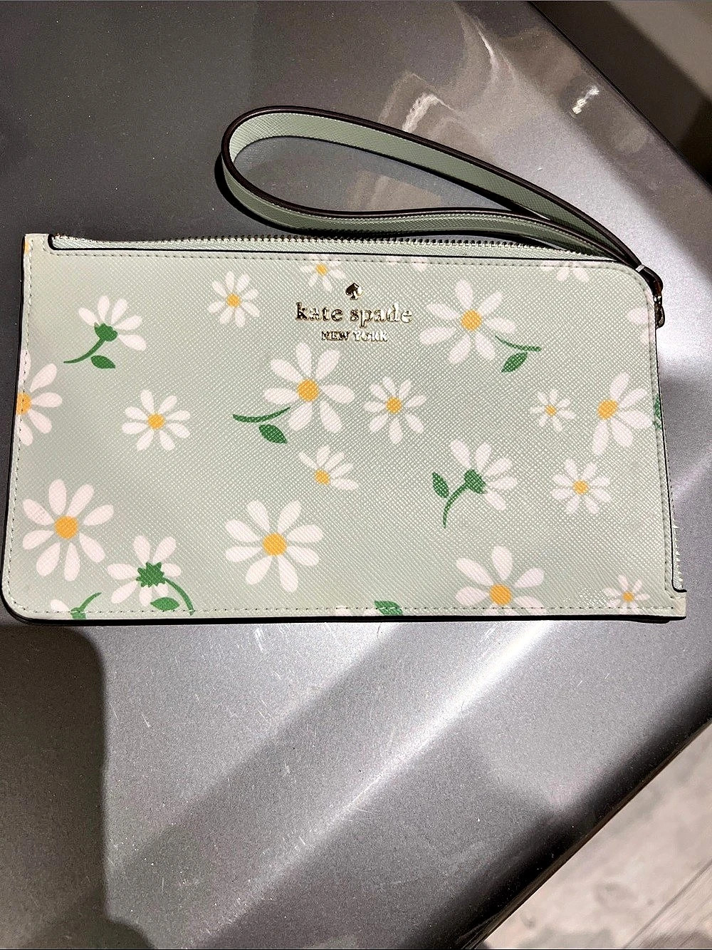 kate spade new york Lucy Day Tripper Daisy Medium L-Zip Wristlet Wallet Green &